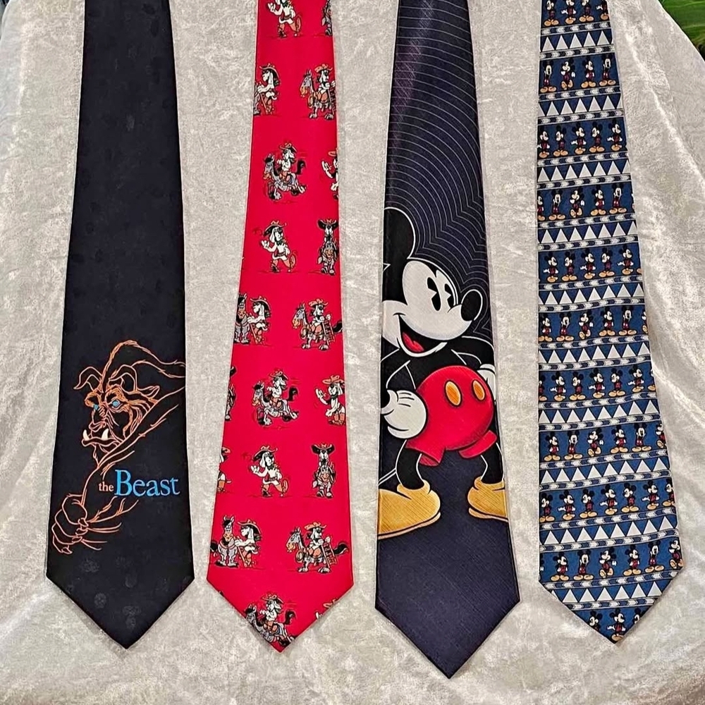 Disney Character Ties Set‎